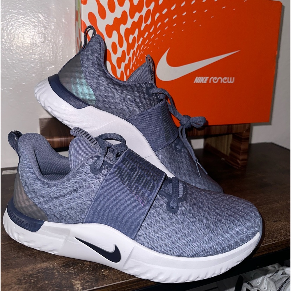 NIKE women’s RENEW In Season Training Stellar Indigo Blue Purple 8.5